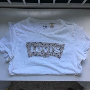 Levi’s Flower Pattern Logo Graphic Tee